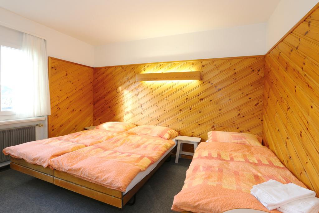 Dreibettzimmer mit Gemeinschaftsbad